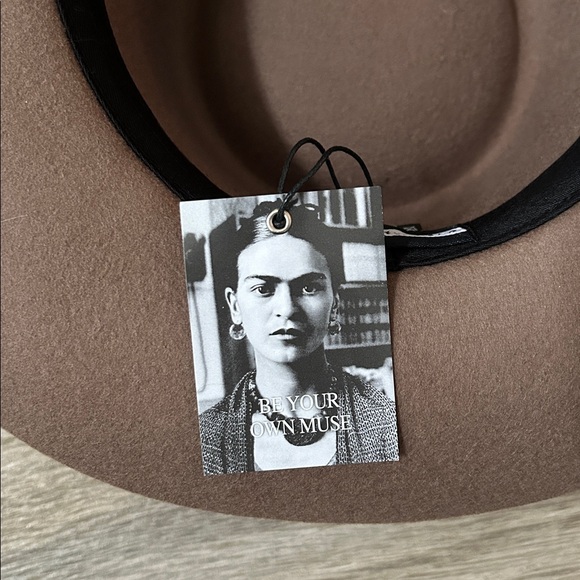 Wyeth & Frida Kahlo collab mocha color with Pink Floral Scarf size adjustable - Picture 2 of 9